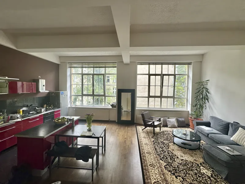 Stilvolles, helles und ruhiges 3-Zimmer-Loft mit kompletter Einrichtung in Kreuzköln. — photo 1